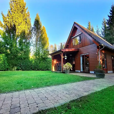 Terrace With Lush Garden, Cleaning Included Дом отдыха *