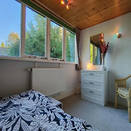 Terrace With Lush Garden, Cleaning Included Дом отдыха Эпе