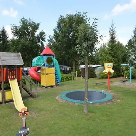 Terrace With Lush Garden, Cleaning Included Дом отдыха *