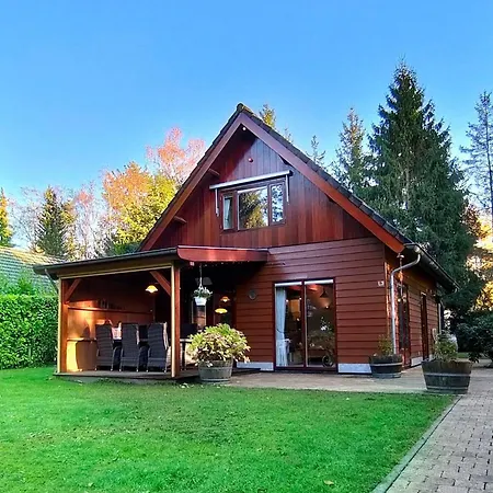Terrace With Lush Garden, Cleaning Included Дом отдыха Эпе
